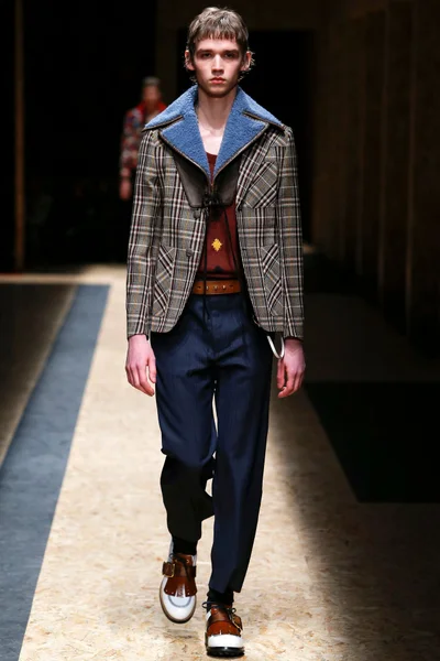 Look 27